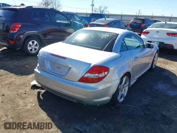 2005 Mercedes-Benz SLK 230/320 z VIN WDBWK56FX5F052512, wystawiony jako IAAI lot #41685458 z przebiegiem 46 186 mil mil oraz . Historia ofert i sprzedaży dostępna na DreamBid. Obrazek 4.