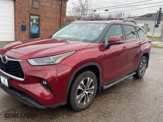 2022 Toyota Highlander XLE with VIN 5TDHZRBH5NS584772, listed as a Copart auction lot 51858845 with 63,157 mi miles and Clean Title. Bid and sale history available at carsss.com. Image 2.