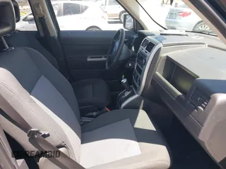 2008 Jeep Patriot Sport with VIN 1J8FF28W58D547405, listed as a IAAI auction lot 42201516 with 130,818 mi miles. Bid and sale history available at carsss.com. Image 5.