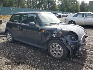 2013 MINI Hardtop with VIN WMWSU3C57DT689655, listed as a Copart auction lot 52161215 with 40,250 mi miles and Salvage Title. Bid and sale history available at DreamBid. Image 4.