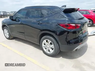 2020 Chevrolet Blazer LT z VIN 3GNKBBRA3LS688235, wystawiony jako IAAI lot #42050654 z przebiegiem 64 059 mil mil oraz . Historia ofert i sprzedaży dostępna na DreamBid. Obrazek 3.