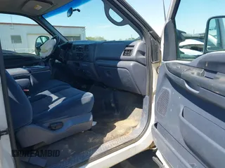 2001 Ford F-250 XL z VIN 1FTNF20F71EC91153, wystawiony jako IAAI lot #41878461 z przebiegiem 312 126 mil mil oraz . Historia ofert i sprzedaży dostępna na DreamBid. Obrazek 5.