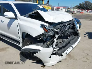 2023 Lexus GX 460 Premium z VIN JTJAM7BX0P5372248, wystawiony jako IAAI lot #41809512 z przebiegiem 13 280 mil mil oraz . Historia ofert i sprzedaży dostępna na DreamBid. Obrazek 17.