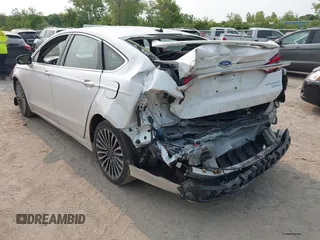 2017 Ford Fusion Titanium z VIN 3FA6P0K92HR396113, wystawiony jako IAAI lot #42402969 z przebiegiem 185 620 mil mil oraz . Historia ofert i sprzedaży dostępna na DreamBid. Obrazek 3.