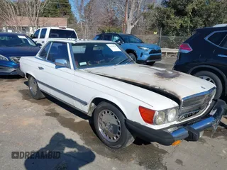 1985 Mercedes-Benz 380 z VIN WDBBA45C1FA027449, wystawiony jako IAAI lot #41290520 z przebiegiem 155 120 mil mil oraz . Historia ofert i sprzedaży dostępna na DreamBid. Obrazek 1.