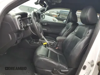2018 Toyota Tacoma SR z VIN 3TMCZ5AN5JM181489, wystawiony jako Copart lot #55696365 z przebiegiem 70 091 mil mil oraz Szkoda całkowita • Salvage title. Historia ofert i sprzedaży dostępna na DreamBid. Obrazek 7.