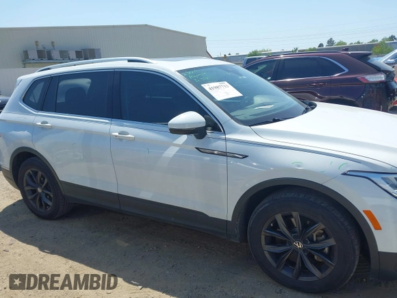 2022 Volkswagen Tiguan SE with VIN 3VV3B7AX7NM032705, listed as a IAAI auction lot 41987713 with 34,010 mi miles and . Bid and sale history available at DreamBid. Image 13.