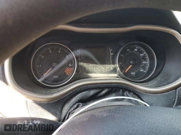 2015 Jeep Cherokee Sport z VIN 1C4PJMAB7FW673828, wystawiony jako Copart lot #55043725 z przebiegiem Nie podano mil oraz Szkoda całkowita • Salvage title. Historia ofert i sprzedaży dostępna na DreamBid. Obrazek 9.
