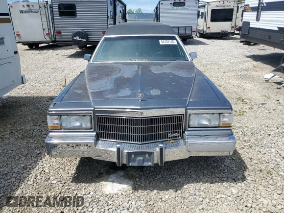 1991 Cadillac Brougham z VIN 1G6DW54E6MR718286, wystawiony jako Copart lot #54732145 z przebiegiem Nie podano mil oraz Tytuł czysty. Historia ofert i sprzedaży dostępna na DreamBid. Obrazek 5.