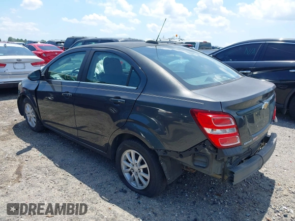 2017 Chevrolet Sonic LT z VIN 1G1JD5SB6H4154391, wystawiony jako IAAI lot #42581620 z przebiegiem 83 073 mil mil oraz . Historia ofert i sprzedaży dostępna na DreamBid. Obrazek 3.