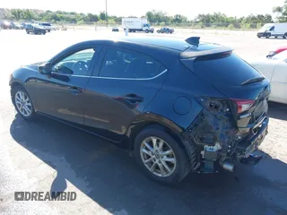 2014 Mazda 3 i Grand Touring z VIN JM1BM1M78E1159912, wystawiony jako IAAI lot #42079661 z przebiegiem 105 039 mil mil oraz . Historia ofert i sprzedaży dostępna na DreamBid. Obrazek 3.