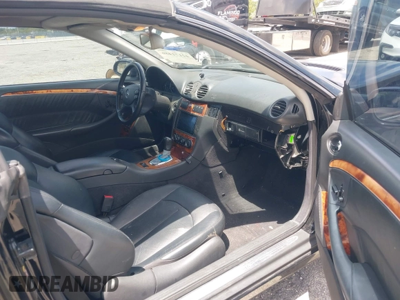 2005 Mercedes-Benz CLK 320 z VIN WDBTK65J85F149075, wystawiony jako IAAI lot #42171486 z przebiegiem 97 231 mil mil oraz . Historia ofert i sprzedaży dostępna na DreamBid. Obrazek 5.
