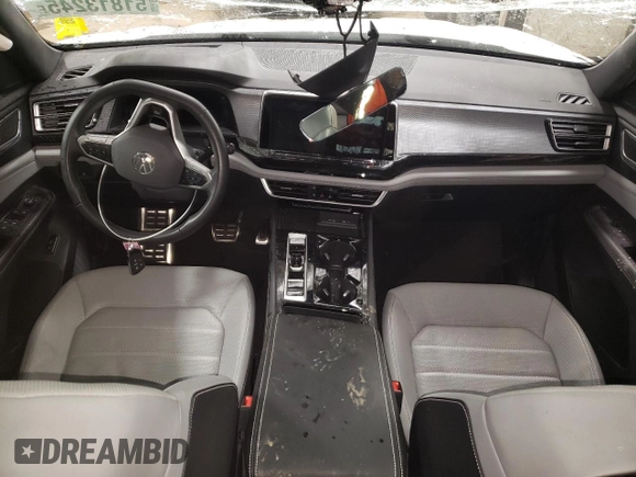 2024 Volkswagen Atlas SEL R-Line with VIN 1V2AE2CAXRC233383, listed as a Copart auction lot 51813245 with 3,333 mi miles and Salvage title. Bid and sale history available at DreamBid. Image 8.