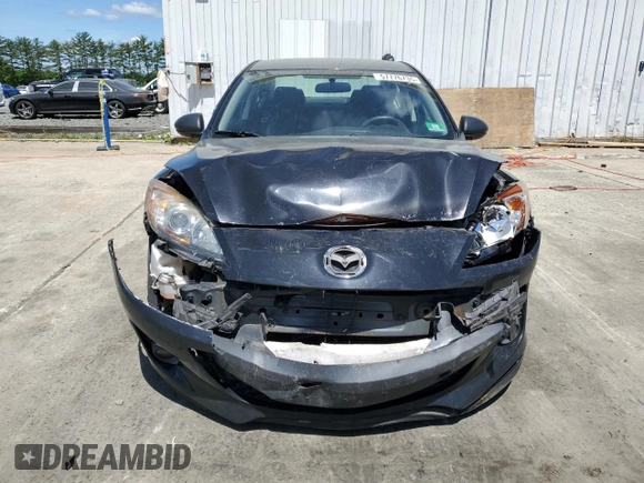 2013 Mazda 3 i Sport z VIN JM1BL1U78D1790175, wystawiony jako Copart lot #57776735 z przebiegiem 148 018 mil mil oraz Szkoda całkowita • Salvage title. Historia ofert i sprzedaży dostępna na DreamBid. Obrazek 5.