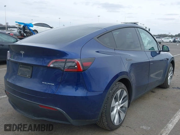 2022 Tesla Model Y Long Range with VIN 7SAYGDEE1NF329909, listed as a IAAI auction lot 41628643 with 32,824 mi miles. Bid and sale history available at carsss.com. Image 4.