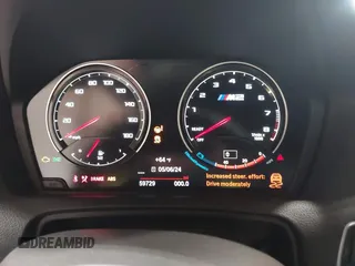 2020 BMW M2 Competition z VIN WBS2U7C09L7F85590, wystawiony jako IAAI lot #41836200 z przebiegiem 59 729 mil mil oraz . Historia ofert i sprzedaży dostępna na DreamBid. Obrazek 7.