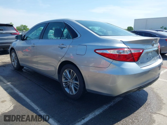 2015 Toyota Camry XLE with VIN 4T1BF1FK1FU100580, listed as a IAAI auction lot 42002060 with 111,739 mi miles. Bid and sale history available at carsss.com. Image 3.