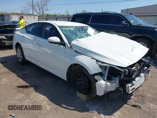 2020 Nissan Altima 2.5 S with VIN 1N4BL4BV7LN319960, listed as a IAAI auction lot 41977717 with 1 mi miles. Bid and sale history available at carsss.com. Image 1.
