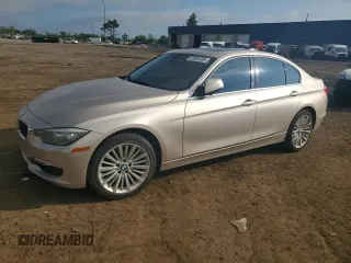 2013 BMW 3 Series 328i xDrive z VIN WBA3B3C5XDF533005, wystawiony jako Copart lot #57045705 z przebiegiem 181 483 mil mil oraz Czysty tytuł • Clean title. Historia ofert i sprzedaży dostępna na DreamBid. Obrazek 1.