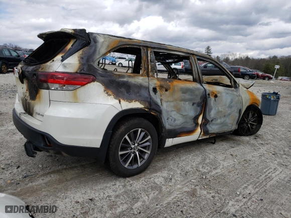 2018 Toyota Highlander SE with VIN 5TDJZRFH5JS865704, listed as a Copart auction lot 50490105 with 0 mi miles and Salvage Title. Bid and sale history available at carsss.com. Image 3.
