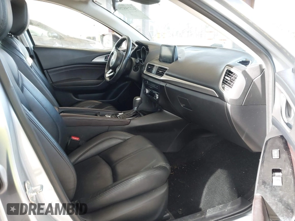 2018 Mazda 3 Touring z VIN 3MZBN1L37JM201797, wystawiony jako IAAI lot #42258756 z przebiegiem 80 593 mil mil oraz . Historia ofert i sprzedaży dostępna na DreamBid. Obrazek 5.