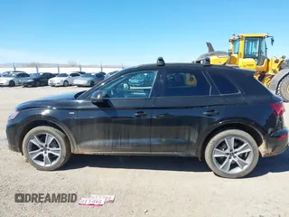 2025 Audi Q5 S line Premium z VIN WA1GAAFY7S2022643, wystawiony jako IAAI lot #41881316 z przebiegiem 8367 mil mil oraz . Historia ofert i sprzedaży dostępna na DreamBid. Obrazek 14.