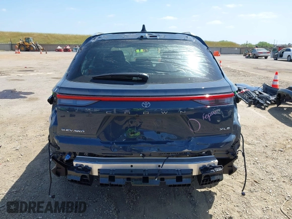 2025 Toyota Crown XLE z VIN JTDACAAJ6S3016620, wystawiony jako IAAI lot #42024734 z przebiegiem 5 492 mil mil oraz . Historia ofert i sprzedaży dostępna na DreamBid. Obrazek 17.