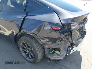 2024 Tesla Model Y с VIN 7SAYGDED2RF102144, выставлен на аукционе IAAI как лот 42278757 с пробегом 25 787 миль миль и . История ставок и продаж доступна на DreamBid. Изображение 6.