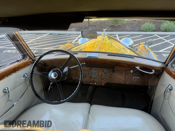 1954 Rolls-Royce Wraith z VIN LDLW7, wystawiony jako Copart lot #79949604 z przebiegiem 80 508 mil mil oraz Tytuł czysty. Historia ofert i sprzedaży dostępna na DreamBid. Obrazek 9.