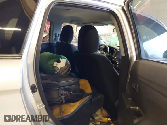 2021 Mitsubishi Outlander ES с VIN JA4ARUAU3MU024076, выставлен на аукционе IAAI как лот 41835769 с пробегом 44 109 миль миль и . История ставок и продаж доступна на DreamBid. Изображение 8.