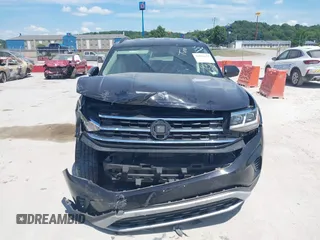 2021 Volkswagen Atlas SE with VIN 1V2WR2CAXMC586838, listed as a IAAI auction lot 42581657 with 60,922 mi miles and . Bid and sale history available at DreamBid. Image 12.