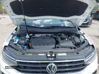 2022 Volkswagen Tiguan SE R-Line Black z VIN 3VVCB7AX5NM138604, wystawiony jako IAAI lot #42104933 z przebiegiem 31 489 mil mil oraz . Historia ofert i sprzedaży dostępna na DreamBid. Obrazek 10.