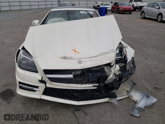 2013 Mercedes-Benz SLK 350 z VIN WDDPK5HA3DF053772, wystawiony jako Copart lot #75573184 z przebiegiem 86 680 mil mil oraz Szkoda całkowita • Salvage title. Historia ofert i sprzedaży dostępna na DreamBid. Obrazek 5.