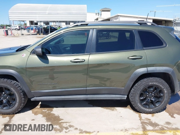 2019 Jeep Cherokee Trailhawk Elite with VIN 1C4PJMBN7KD287506, listed as a IAAI auction lot 42072589 with 108,034 mi miles and . Bid and sale history available at DreamBid. Image 14.