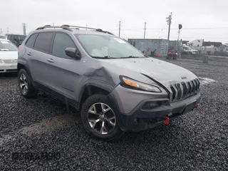 2014 Jeep Cherokee Trailhawk with VIN 1C4PJMBB3EW222747, listed as a IAAI auction lot 41622880 with 183,349 mi miles. Bid and sale history available at carsss.com. Image 1.