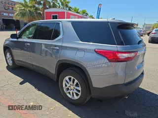 2020 Chevrolet Traverse LS z VIN 1GNERFKW1LJ219345, wystawiony jako Copart lot #56702425 z przebiegiem 43 927 mil mil oraz Szkoda całkowita • Salvage title. Historia ofert i sprzedaży dostępna na DreamBid. Obrazek 3.