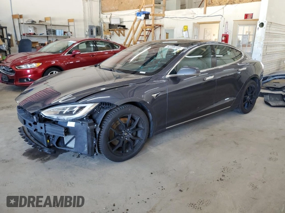 2018 Tesla Model S 75D z VIN 5YJSA1E28JF281649, wystawiony jako Copart lot #62399185 z przebiegiem 93 792 mil mil oraz Szkoda całkowita • Salvage title. Historia ofert i sprzedaży dostępna na DreamBid. Obrazek 1.