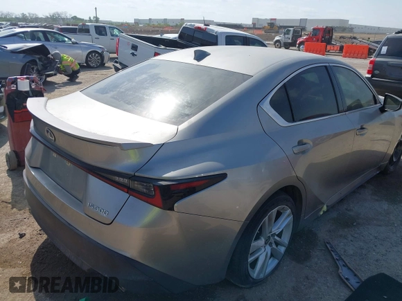 2021 Lexus IS 300 z VIN JTHAA1D26M5112909, wystawiony jako IAAI lot #42062204 z przebiegiem 44 882 mil mil oraz . Historia ofert i sprzedaży dostępna na DreamBid. Obrazek 4.