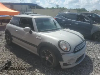 2011 MINI Hardtop z VIN WMWSU3C55BT095286, wystawiony jako Copart lot #62580075 z przebiegiem 99 253 mil mil oraz Czysty tytuł • Clean title. Historia ofert i sprzedaży dostępna na DreamBid. Obrazek 4.