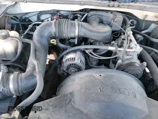 2003 Chevrolet Silverado 1500 z VIN IDCO004199ZZ, wystawiony jako Copart lot #85870734 z przebiegiem 289 533 mil mil oraz Nie do naprawy • Non repairable. Historia ofert i sprzedaży dostępna na DreamBid. Obrazek 13.