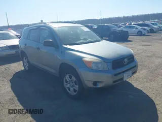 2007 Toyota RAV4 with VIN JTMZD33V676041406, listed as a IAAI auction lot 41743591 with 121,792 mi miles. Bid and sale history available at carsss.com. Image 1.