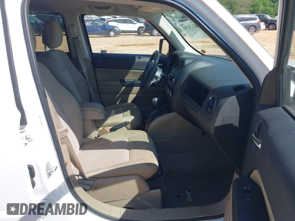 2014 Jeep Patriot Sport z VIN 1C4NJPBB2ED785423, wystawiony jako IAAI lot #42176791 z przebiegiem 117 208 mil mil oraz . Historia ofert i sprzedaży dostępna na DreamBid. Obrazek 5.
