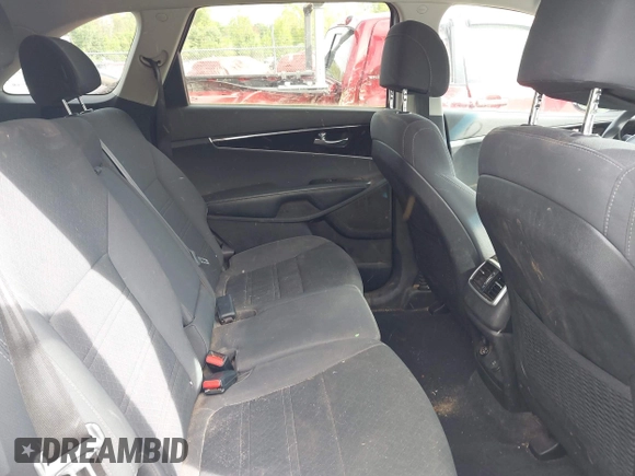 2017 Kia Sorento LX with VIN 5XYPGDA54HG221439, listed as a IAAI auction lot 42218760 with 152,475 mi miles and . Bid and sale history available at carsss.com. Image 8.