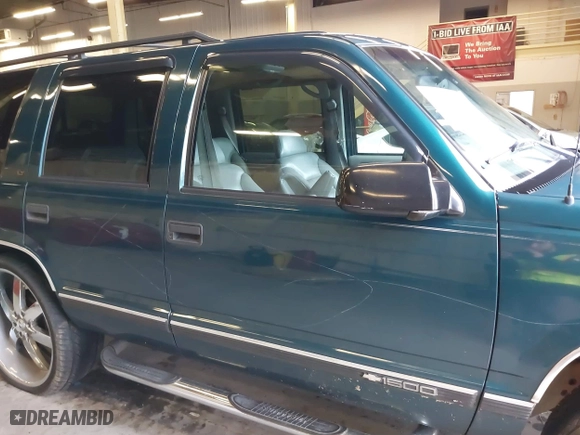 1997 Chevrolet Tahoe with VIN 1GNEK13R8VJ411512, listed as a IAAI auction lot 41583085 with 239,481 mi miles. Bid and sale history available at carsss.com. Image 6.