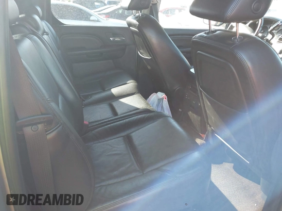 2008 Cadillac Escalade EXT z VIN 3GYFK62828G128252, wystawiony jako IAAI lot #41409193 z przebiegiem 151 328 mil mil oraz . Historia ofert i sprzedaży dostępna na DreamBid. Obrazek 8.