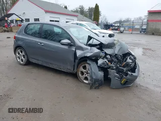 2010 Volkswagen GTI z VIN WVWED7AJ2AW140267, wystawiony jako IAAI lot #41923595 z przebiegiem 154 838 mil mil oraz . Historia ofert i sprzedaży dostępna na DreamBid. Obrazek 1.