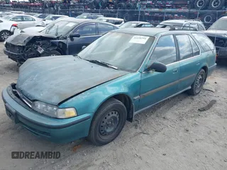 1992 Honda Accord LX with VIN 1HGCB9856NA017075, listed as a IAAI auction lot 41530791 with 205,952 mi miles. Bid and sale history available at carsss.com. Image 2.