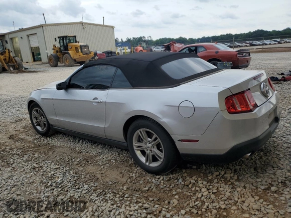 2012 Ford Mustang V6 z VIN 1ZVBP8EM4C5265359, wystawiony jako Copart lot #57124815 z przebiegiem 169 977 mil mil oraz Szkoda całkowita • Salvage title. Historia ofert i sprzedaży dostępna na DreamBid. Obrazek 2.