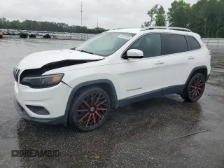 2019 Jeep Cherokee Latitude z VIN 1C4PJLCBXKD332002, wystawiony jako Copart lot #56652185 z przebiegiem 113 690 mil mil oraz Szkoda całkowita • Salvage title. Historia ofert i sprzedaży dostępna na DreamBid. Obrazek 1.