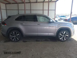 2024 Volkswagen Atlas SEL Premium R-Line z VIN 1V2FE2CA3RC242710, wystawiony jako IAAI lot #42021488 z przebiegiem 20 048 mil mil oraz . Historia ofert i sprzedaży dostępna na DreamBid. Obrazek 13.